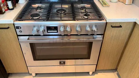 Electrolux 90x60cm Freestanding Cooker Stove 5 Burners 127L Oven Cast Iron Supports - EKG9241Z7X