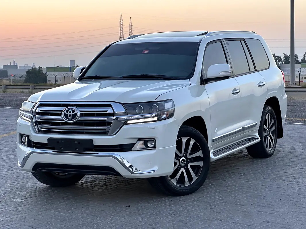 Toyota Land Cruiser 2019 — photo 1 of 20
