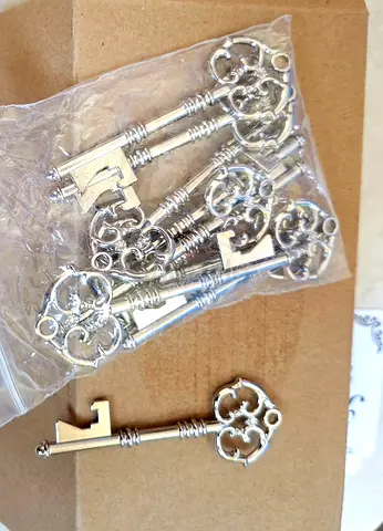 Set of vintage-style ornate skeleton keys (lot of 10)