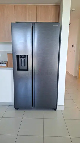 Samsung refrigerator latest model no damage no scratches same like new condition