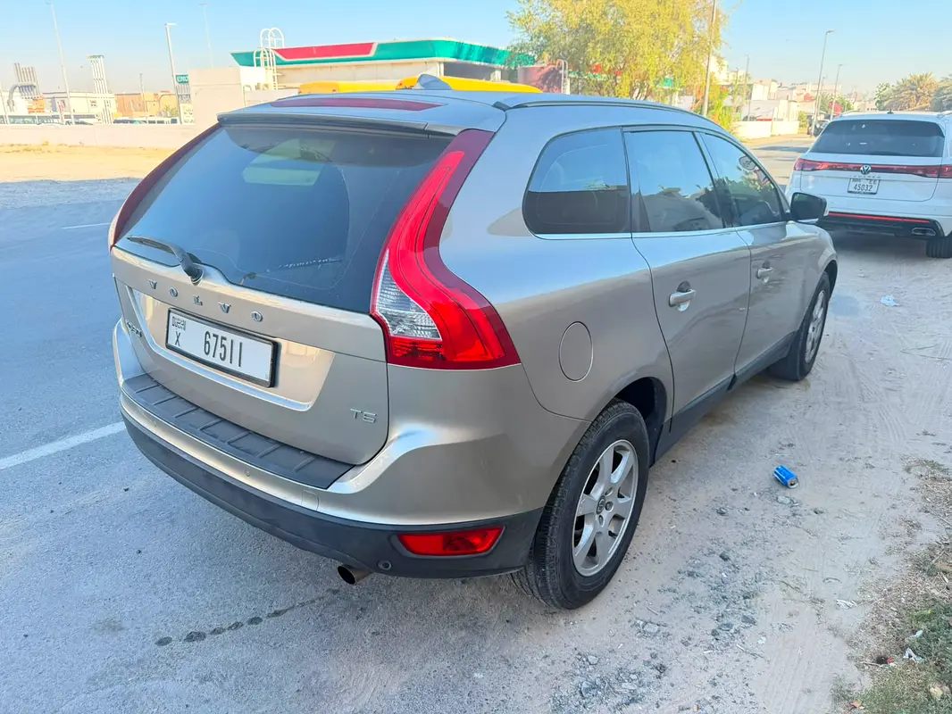 Volvo XC60 2012 — photo 1 of 14