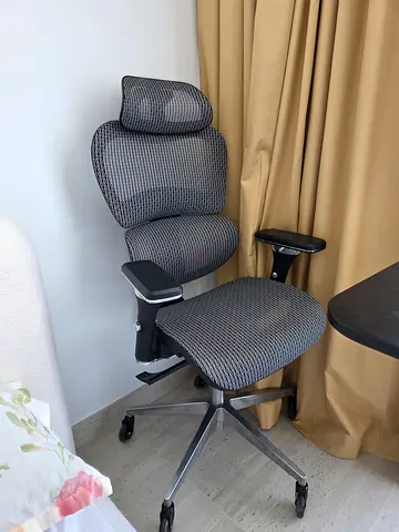 Gaming chair and table