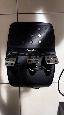 Logitech G920 Driving Force Racing Wheel + Pedals