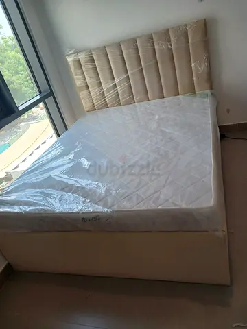 Queen -size upholstered bed with mattress — brand new 150X190 CM
