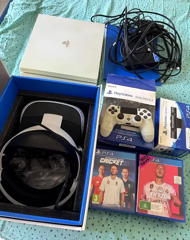 PS4 controllers 6 games VR set and camera