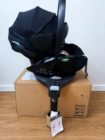 Brandnew Cloud T i size car seat with isofix base