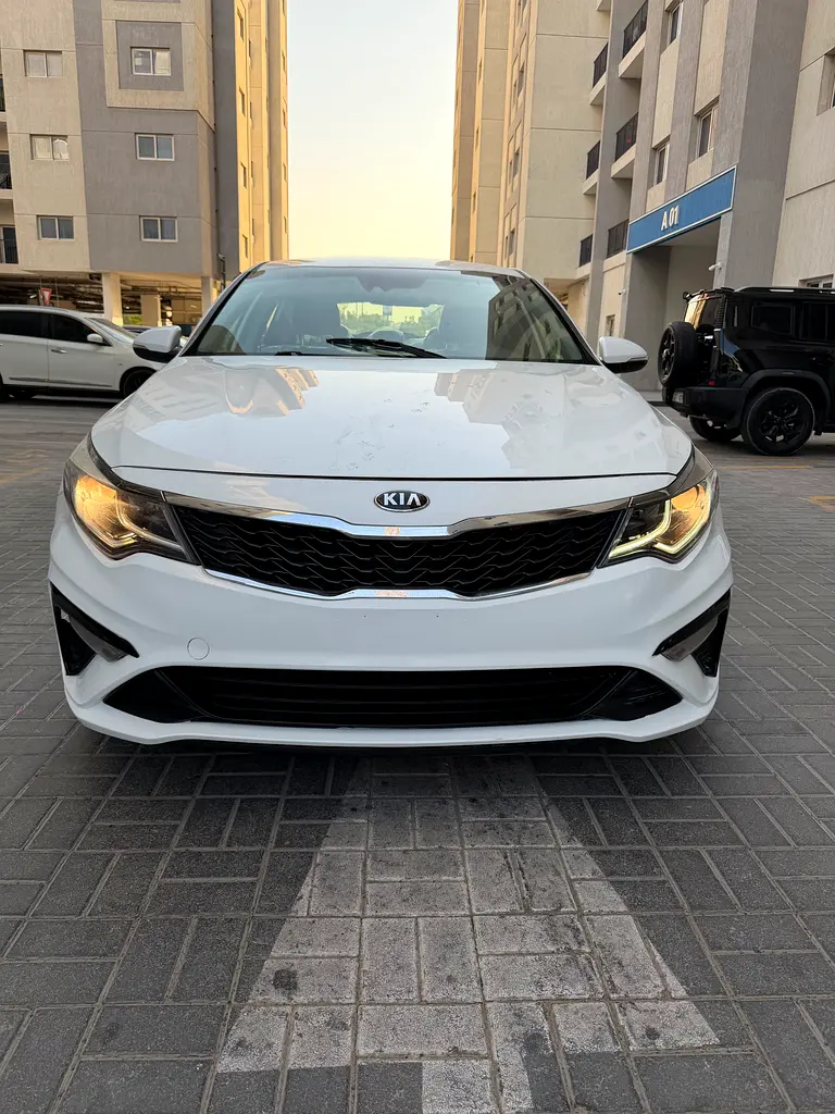 Kia Optima 2020 — photo 1 of 15