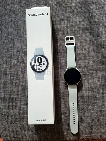Samsung Galaxy Watch 4 Great Condition - Silver - Charging puck, Box , Watch