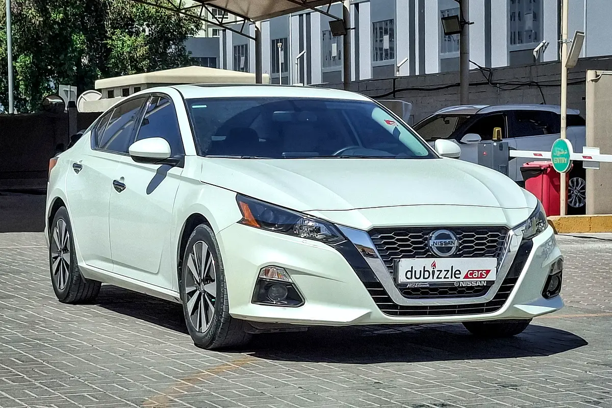 Nissan Altima 2022 — photo 1 of 14