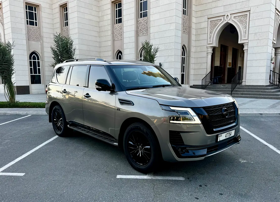 Nissan Patrol 2012 — photo 1 of 9