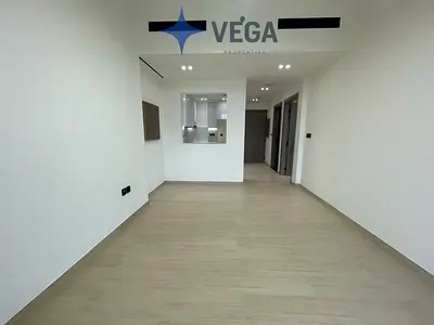 Modern 1 BR | Smart Choice | Large Windows | Spacious & Bright