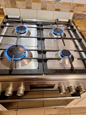 Bosch Built-In Gas Cooker  Electric Oven – Excellent Condition