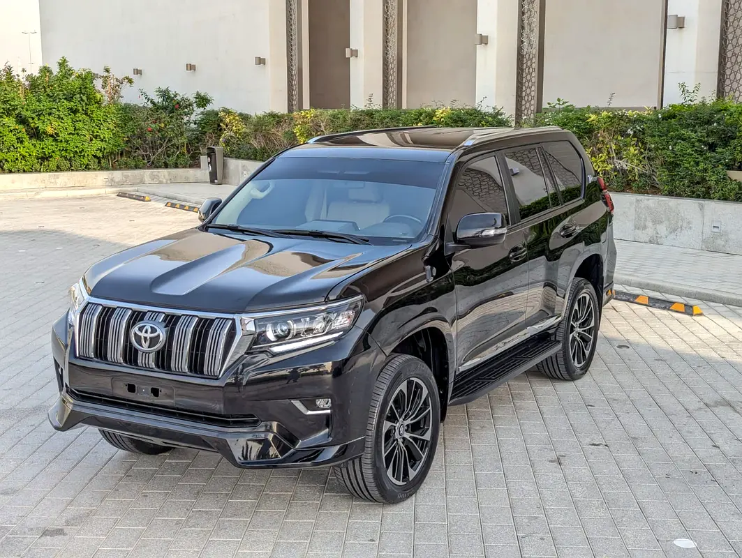 Toyota Prado 2023 — photo 1 of 20
