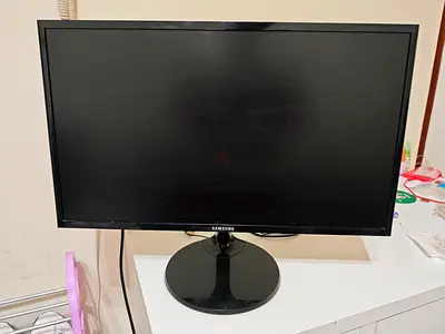 Samsung 24-inch LED Monitor - Good Condition