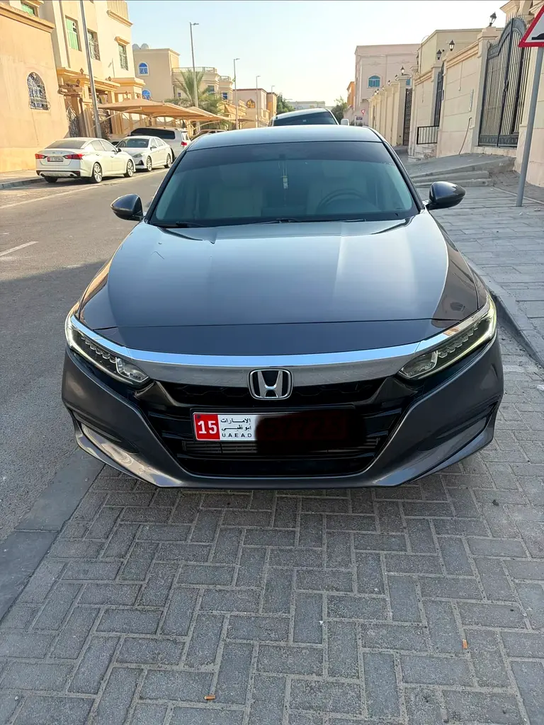 Honda Accord 2018 — photo 1 of 20
