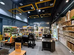 Premium Ready Move-In Commercial Shop for Lease
