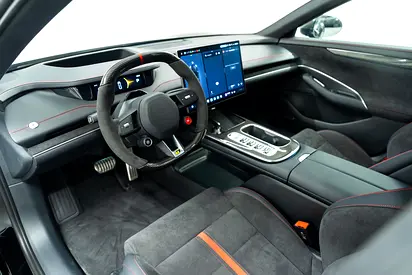 صورة 18 لـ 2025 Xiaomi SU7