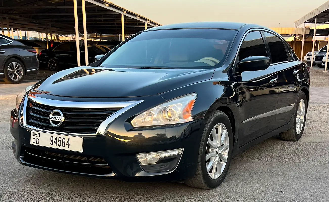 Nissan Altima 2015 — photo 1 of 17