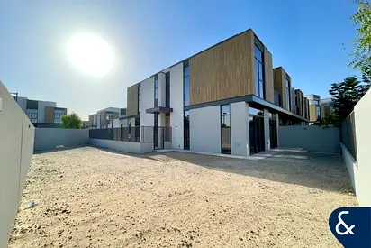 Large Corner Plot | 4B1 | Close To Pool