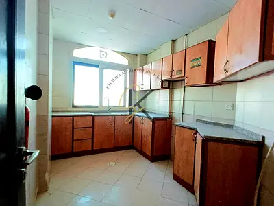 1 BHK available available muwaliah near by Safri Mall and Lulu supermarket full of family building for contact Babar