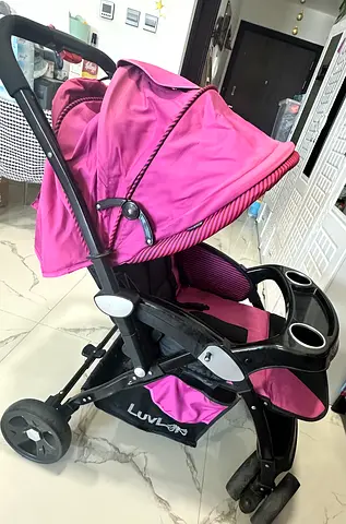Beautiful baby stroller with canopy and tray - EXCELLENT condition