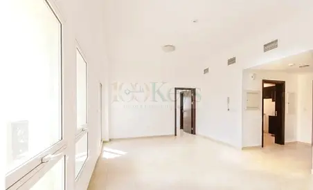 SPACIOUS | RARE CLOSED KITCHEN | BRIGHT & AIRY | BUDGET PRICE