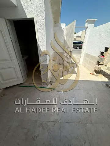 أول ساكن – أجمل وأنسب سعر بيت عربي في الشارقة، مع مدخل خاص ومطبخ منفصل خارجي .