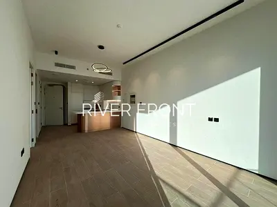 Ready to Move | Front Facing | Solid Wood Floor