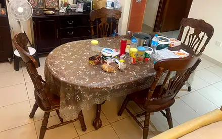 Solid Wood Oval Dining Table with 4 Carved Chairs - Classic Design