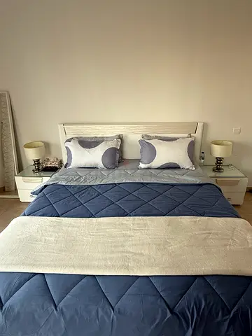 Bed room set for sale: King Bed+ Dresser + two night  stands+drawers