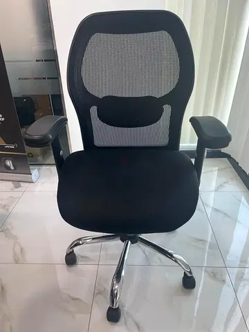 Black High Back Engonomic Office chair with Armrests and wheel