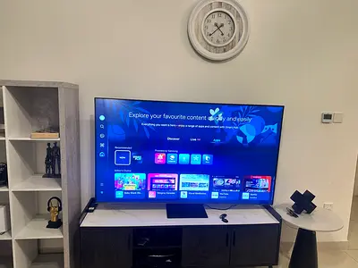 Samsung 65 Smart QLED 120 hz TV - Good Working Condition