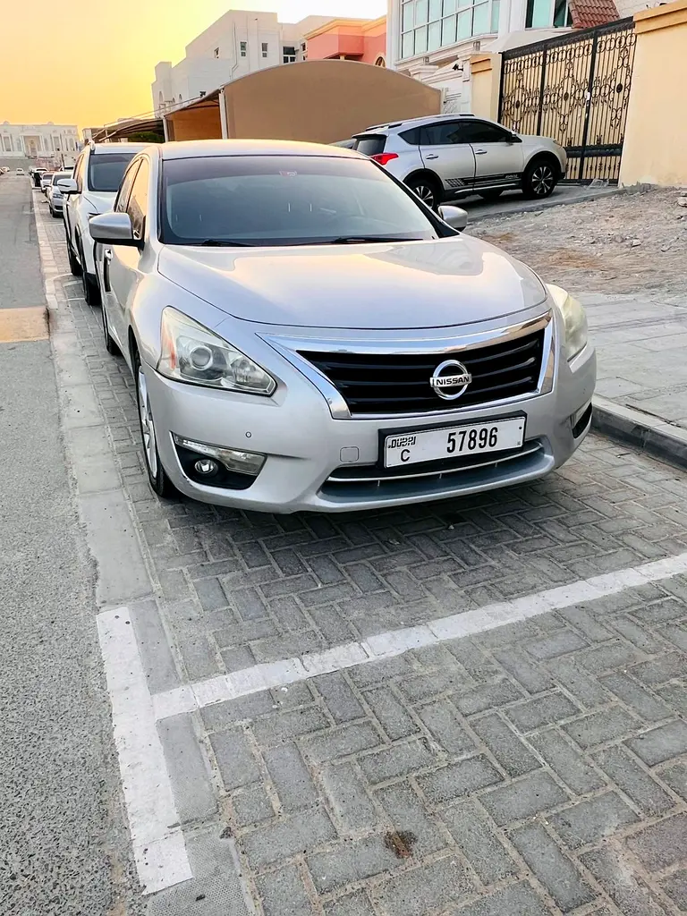 Nissan Altima 2015 — photo 1 of 8