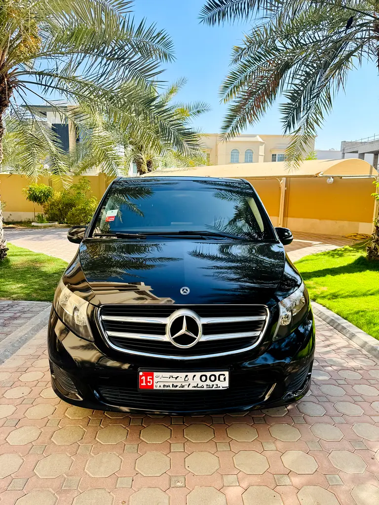 Mercedes-Benz V-Class 2019 — photo 1 of 14