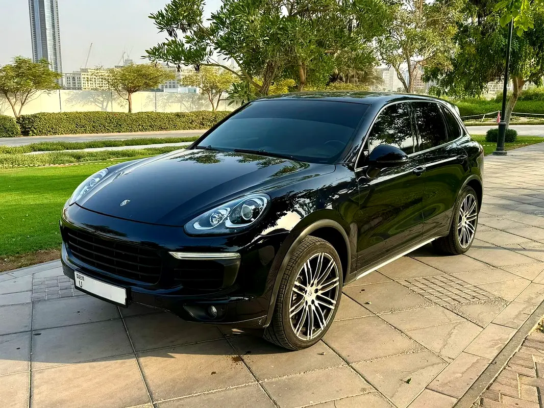 Porsche Cayenne 2015 — photo 1 of 8