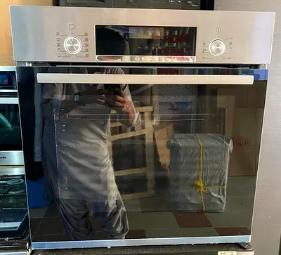 Bosch 60cm series 6 electric oven neat and clean  free delivery+ WArrenty