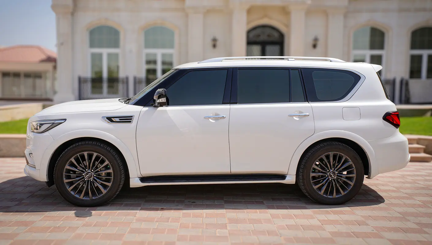 Infiniti QX80 2021 — photo 1 of 19