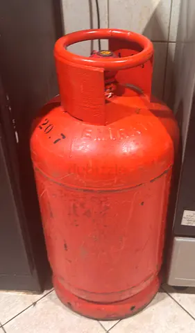 20kg LPG Gas Cylinder - Used, Good Condition with regulator and pump