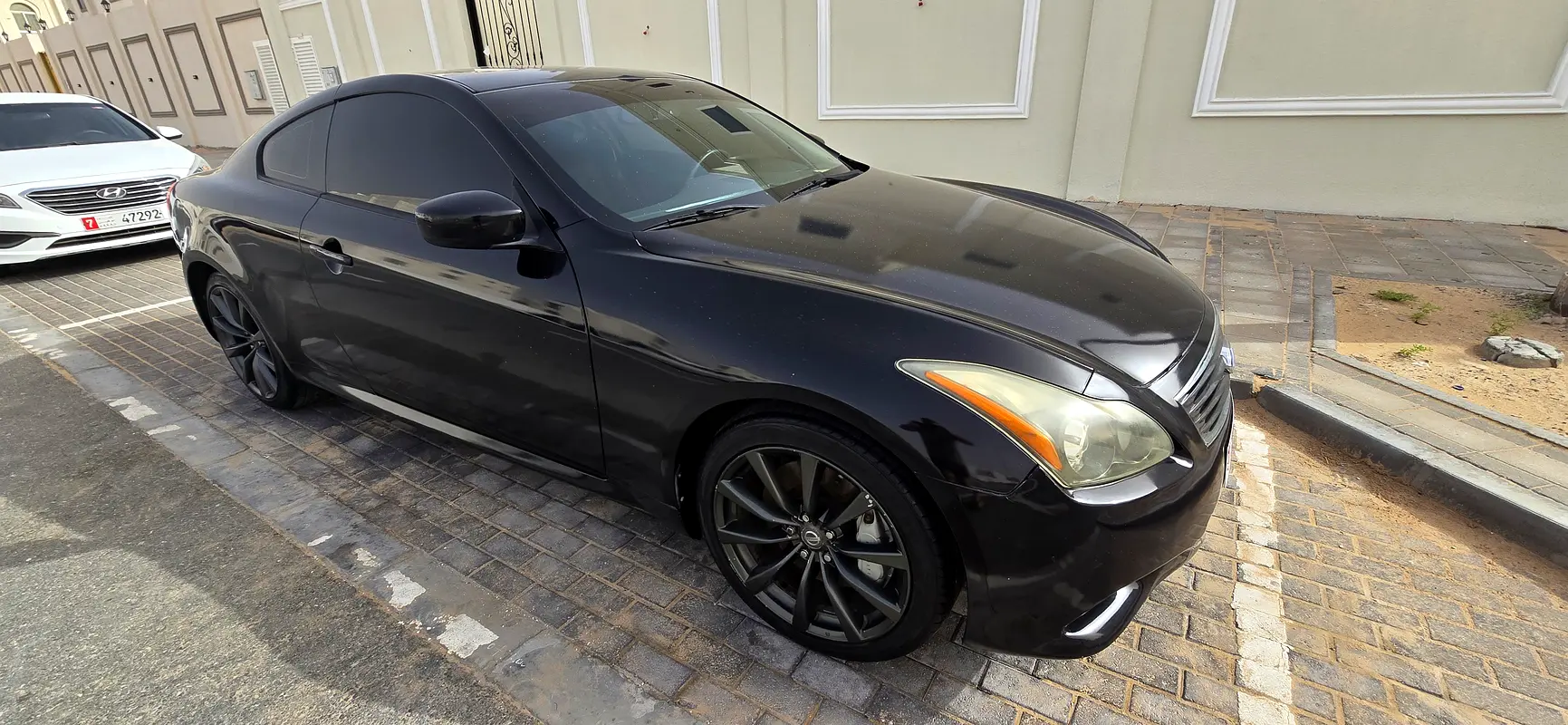 Infiniti G37 2013 — photo 1 of 8