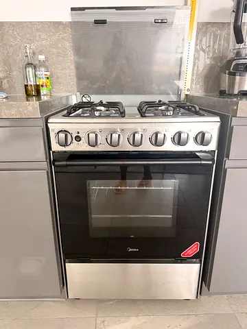 Midea 4-Burner Gas Cooker with Oven – Excellent Condition