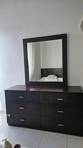King bed 220x180 - Dark Wood 6-Drawer Dresser with Large Matching Mirror — Good Condition