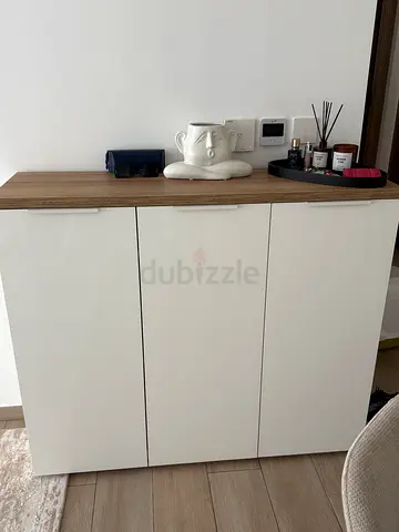 Shoe cabinet