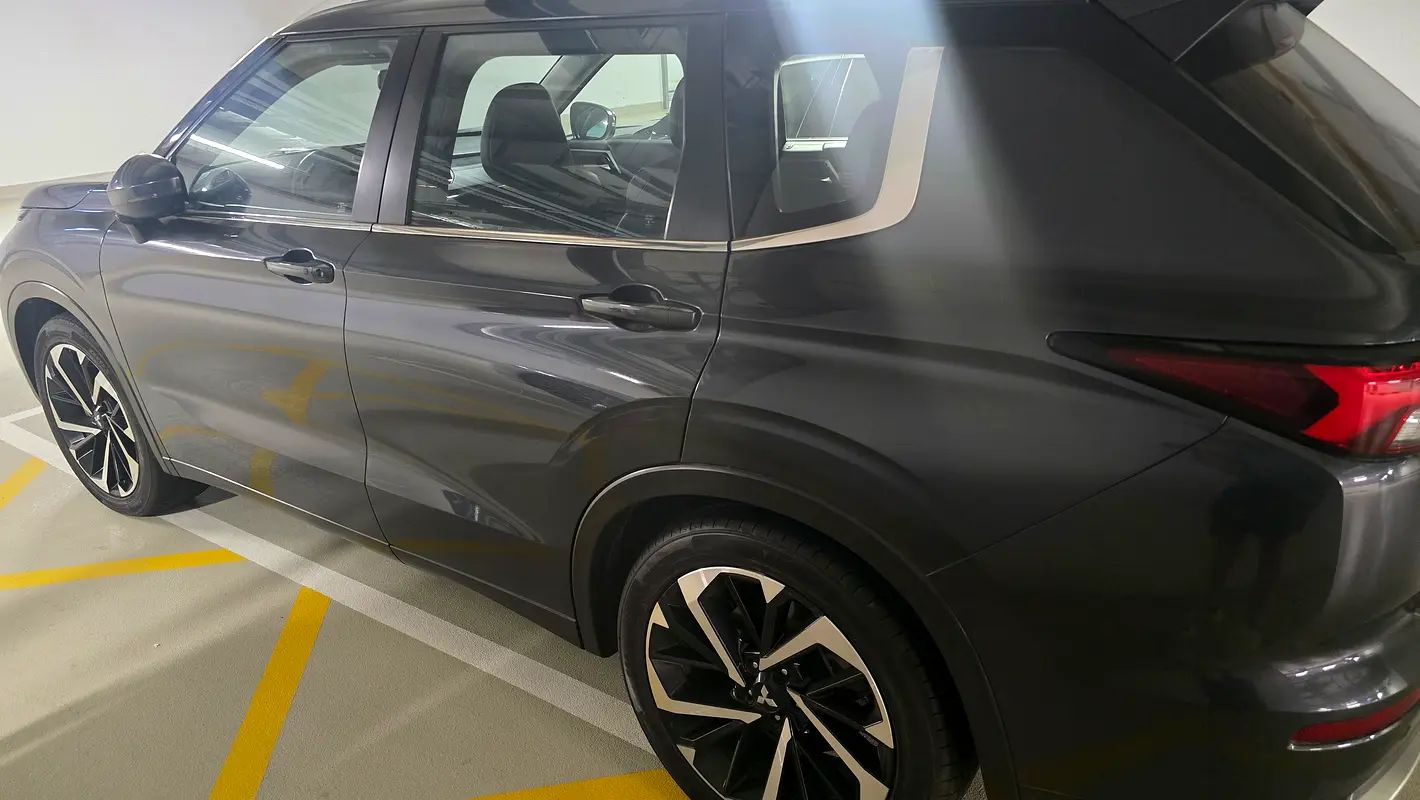 Mitsubishi Outlander 2025 — photo 1 of 15