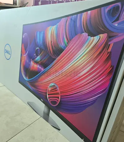 BRAND NEW DELL 31.5 Inch 4K UHD Curved Monitor For Sale!