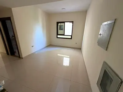 شقة غرفة وصالة + تكييف مركزي + موقع مميز بجوار دوار السفينة في كورنيش عجمان 28K