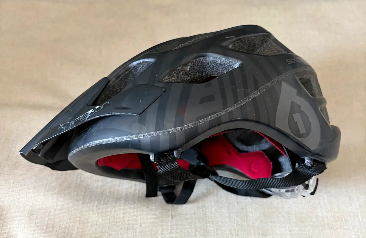 Classifieds: 661 Recon mtb helmet | dubizzle Abu Dhabi
