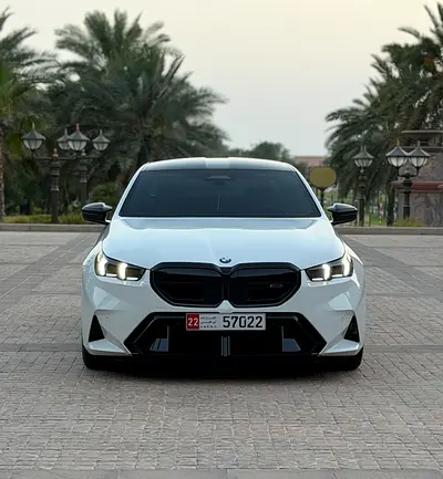 2025 BMW M5 — миниатюра 2