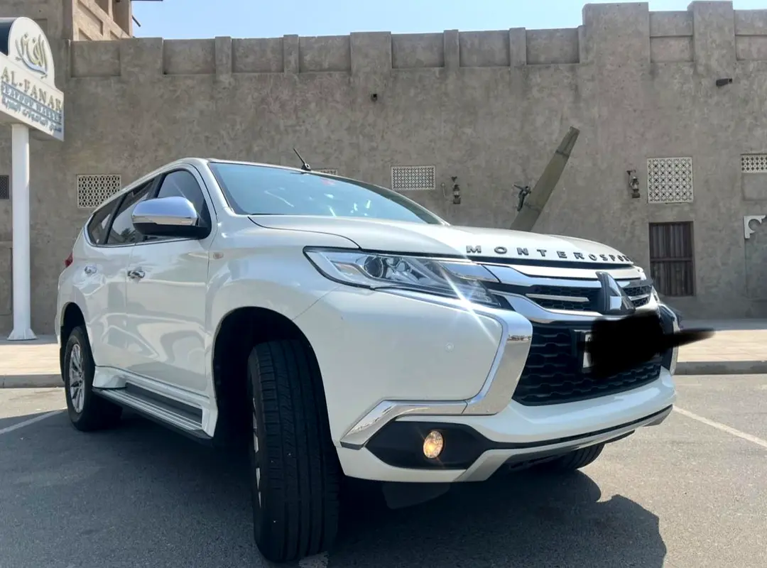 Mitsubishi Montero Sport 2019 — photo 1 of 3