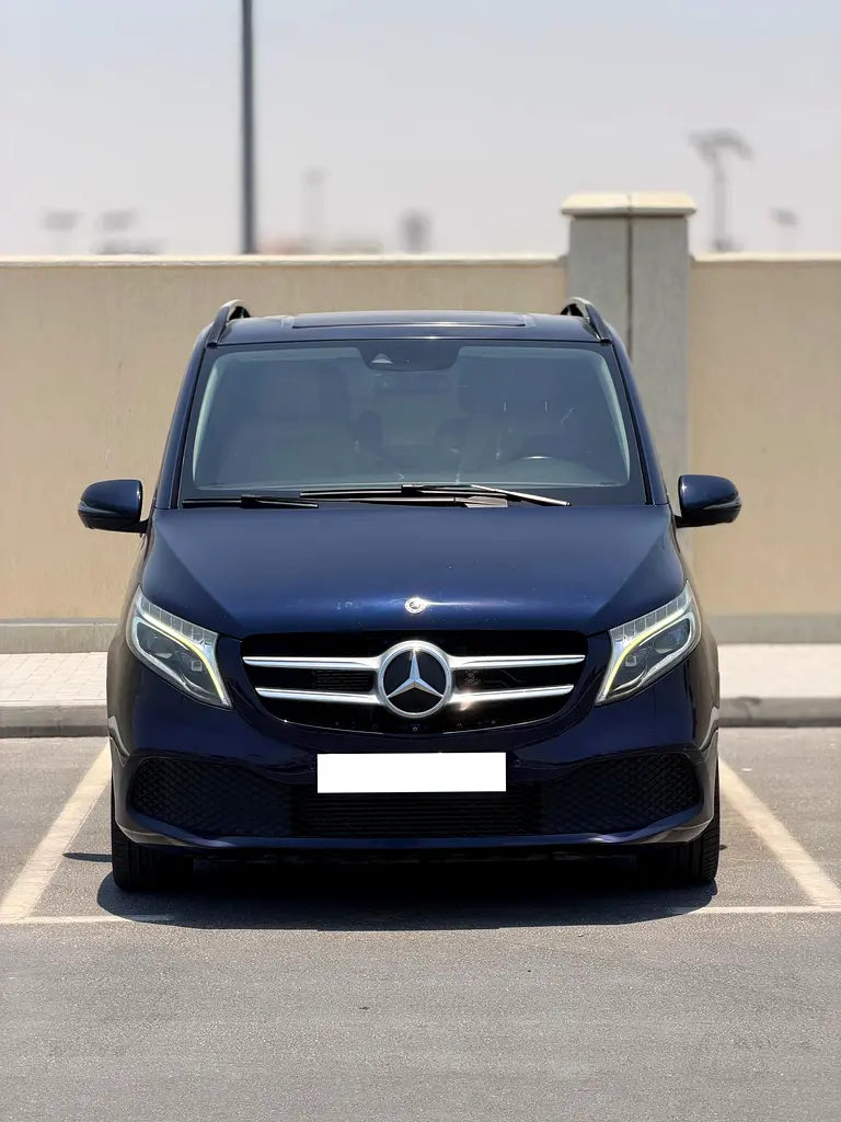 Mercedes-Benz V-Class 2022 — photo 1 of 13