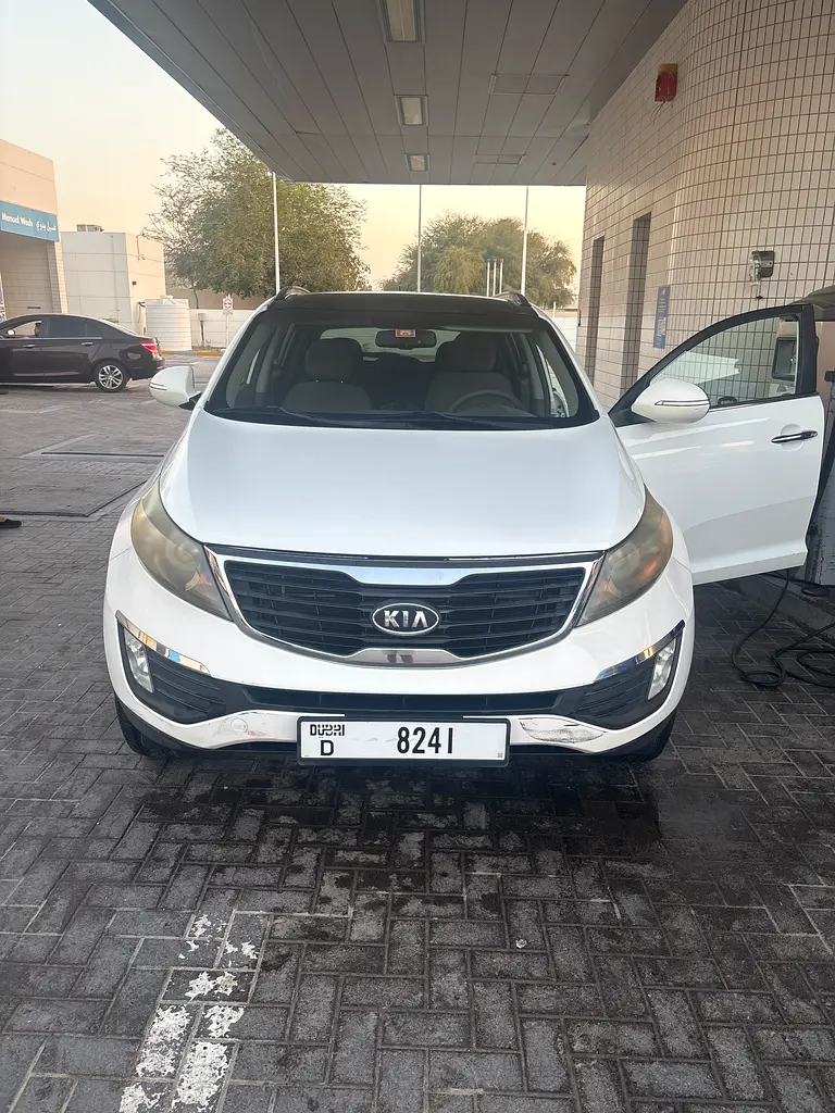 Kia Sportage 2012 — photo 1 of 8